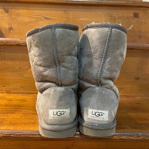 Women’s UGG Classic Short Boots size 9
